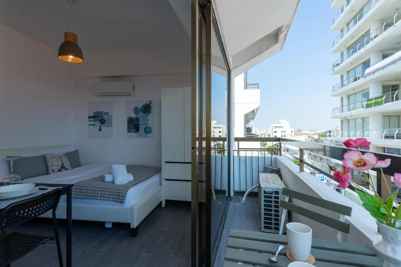 Burst Studio W/ Balcony In Larnaca