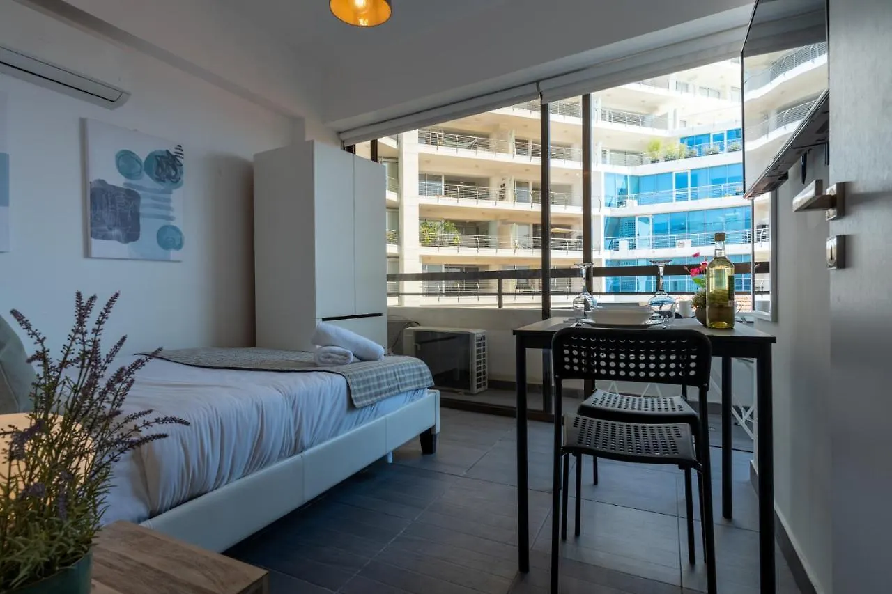 Apartment Burst Studio W/ Balcony In Larnaca