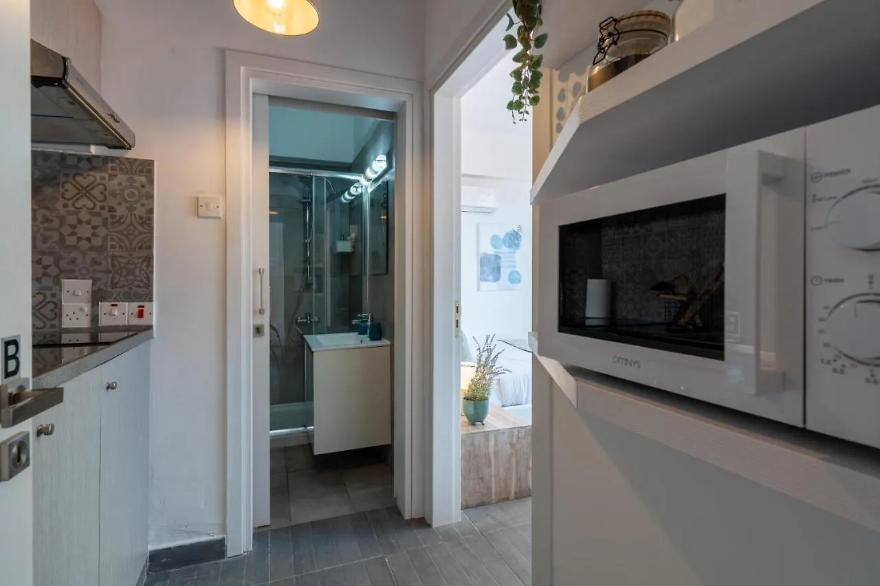 Burst Studio W/ Balcony In Larnaca