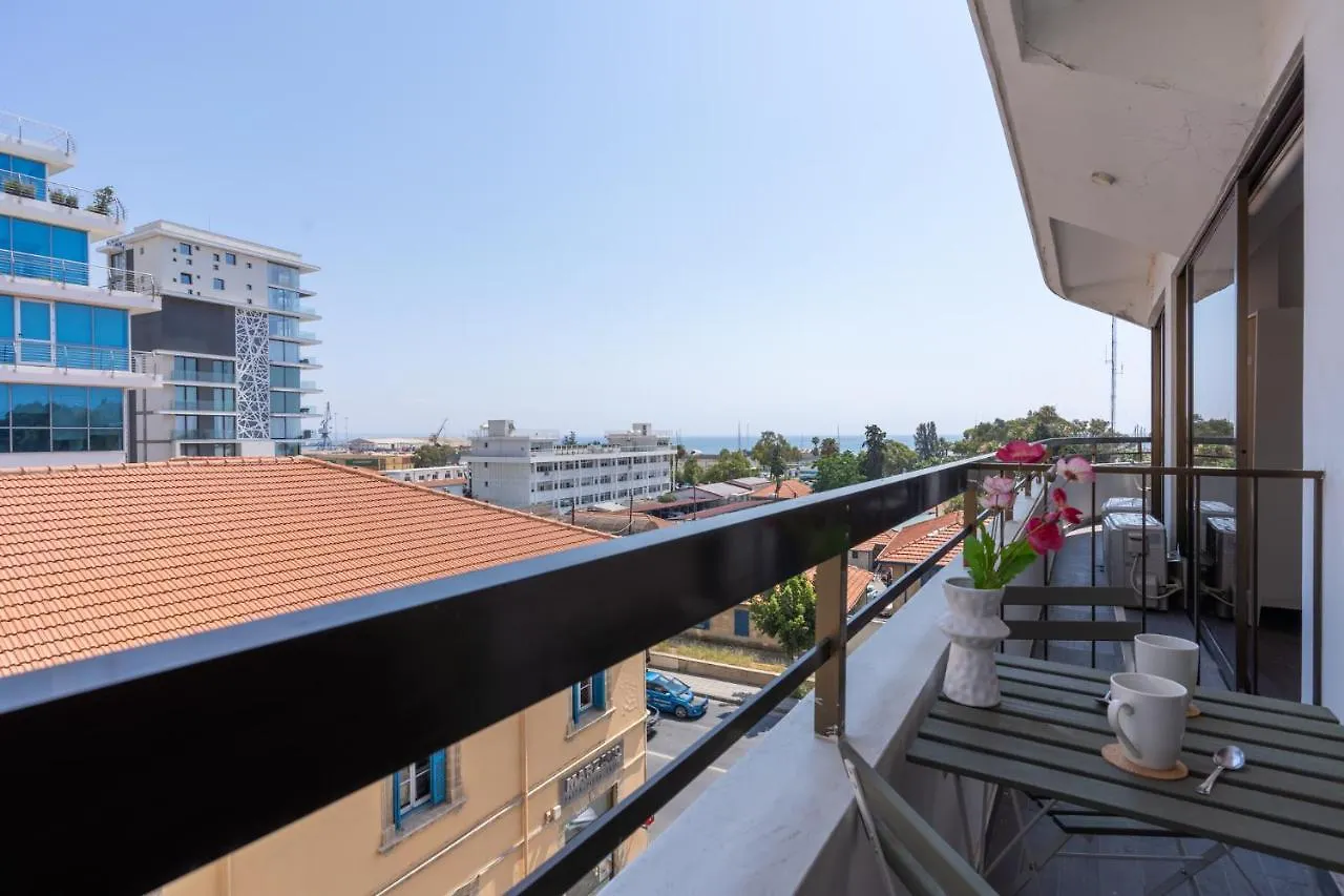 Burst Studio W/ Balcony In Larnaca Cyprus